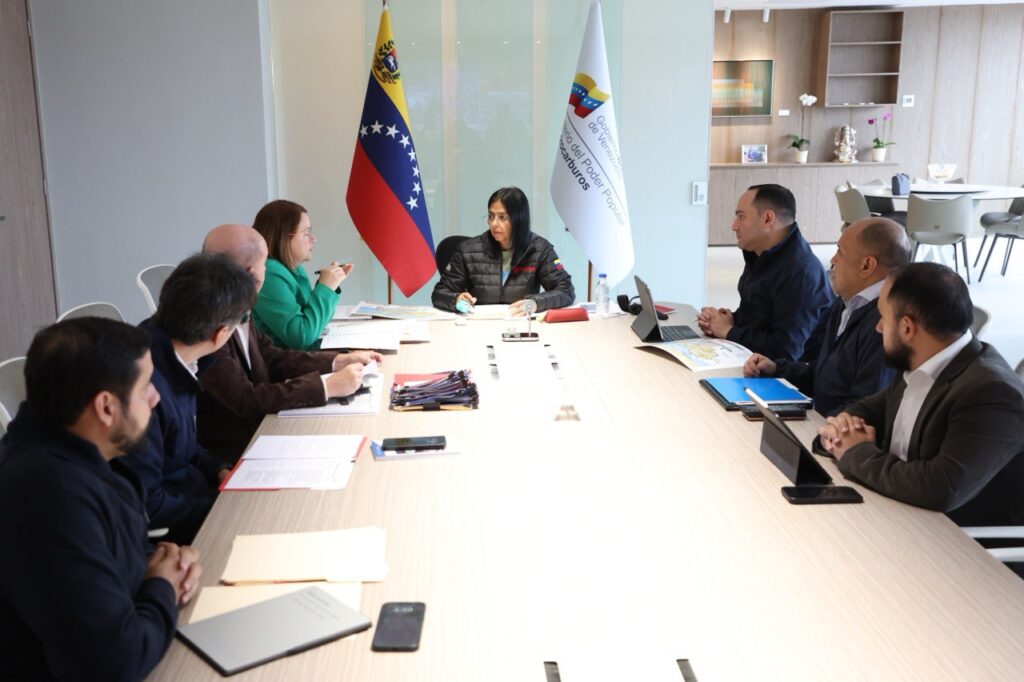 Ministra Rodríguez revisó planes de producción de los sectores petrolero y petroquímico del país
