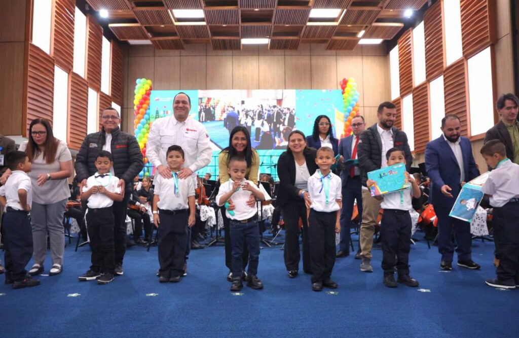 172 niños y niñas de La Alquitrana del Área Metropolitana avanzan a primer grado