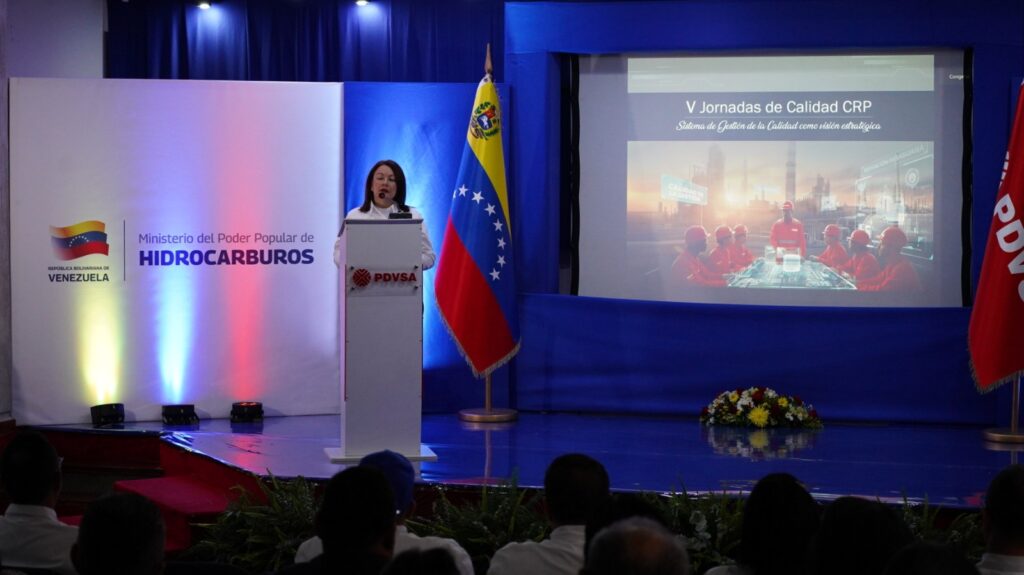 Ministra de Hidrocarburos Paula Henao supervisa avances operativos en el Centro de Refinación Paraguaná