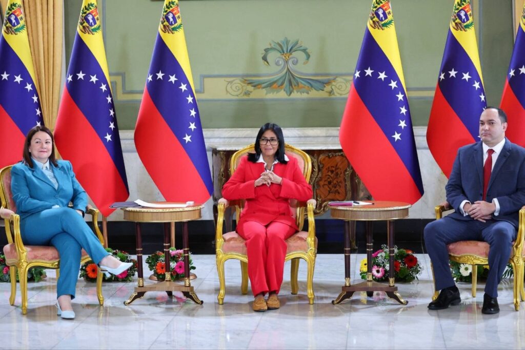 Presidenta Encargada lideró firma de Memorándum de Entendimiento con la empresa británica BP