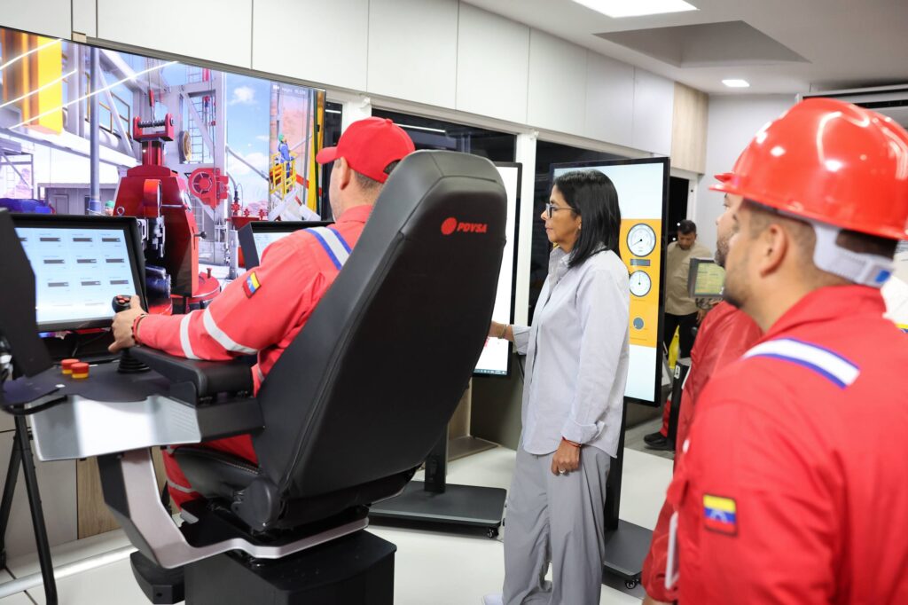 Presidenta (E) Delcy Rodríguez inaugura taladro escuela de alta tecnología