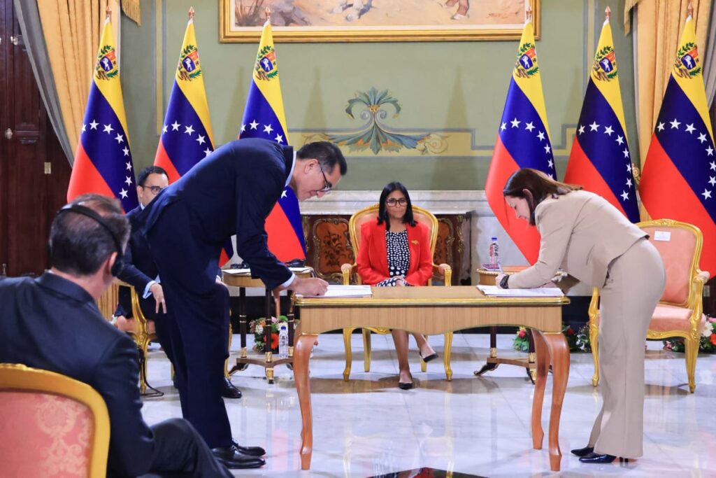 Presidenta (E) Delcy Rodríguez recibe delegación de EEUU y firma nuevos acuerdos de cooperación energética