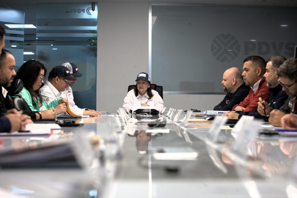 Ministra de Hidrocarburos revisa metas de producción de crudo en la Faja